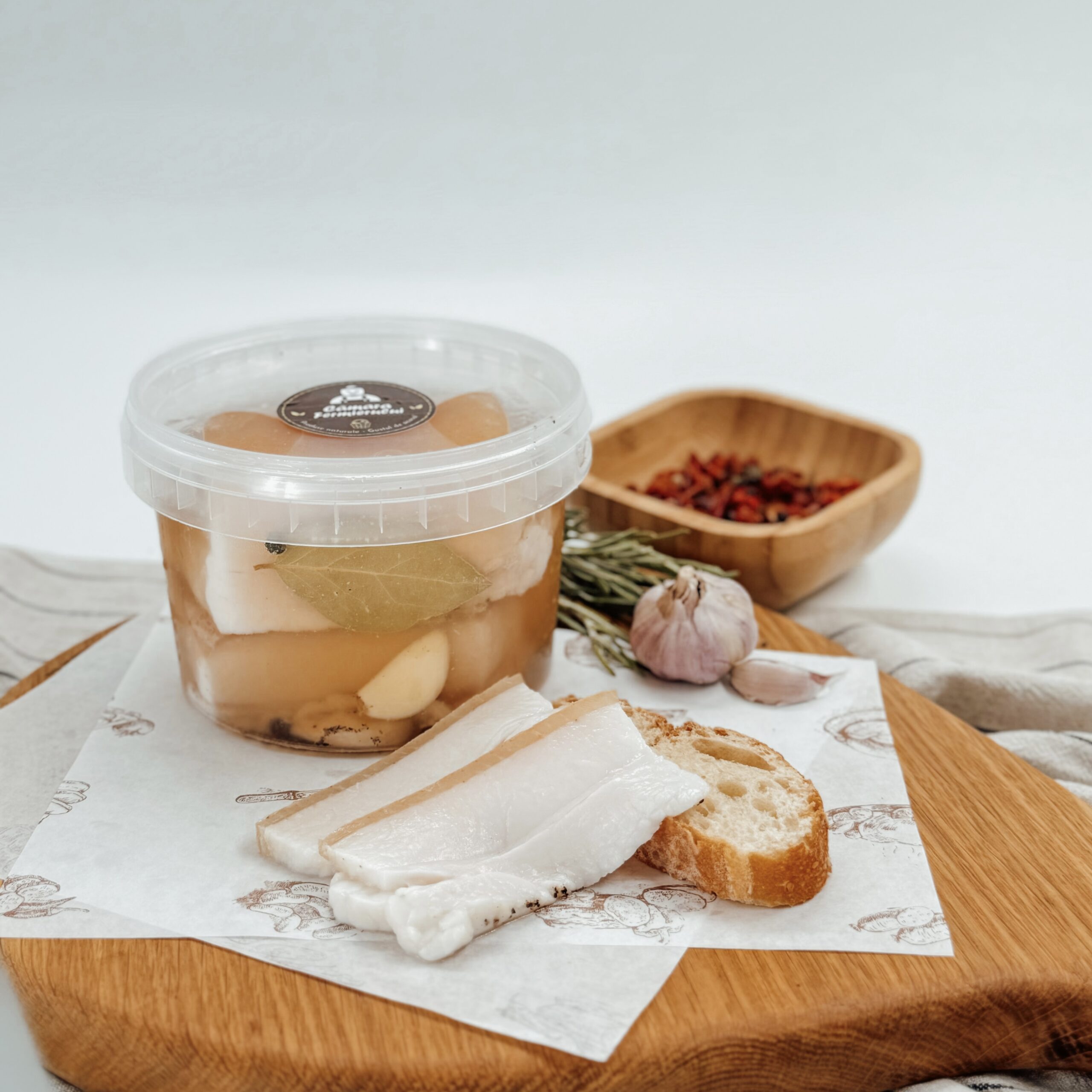 Slănină în saramură „Cămara” căldărușă 550 ml