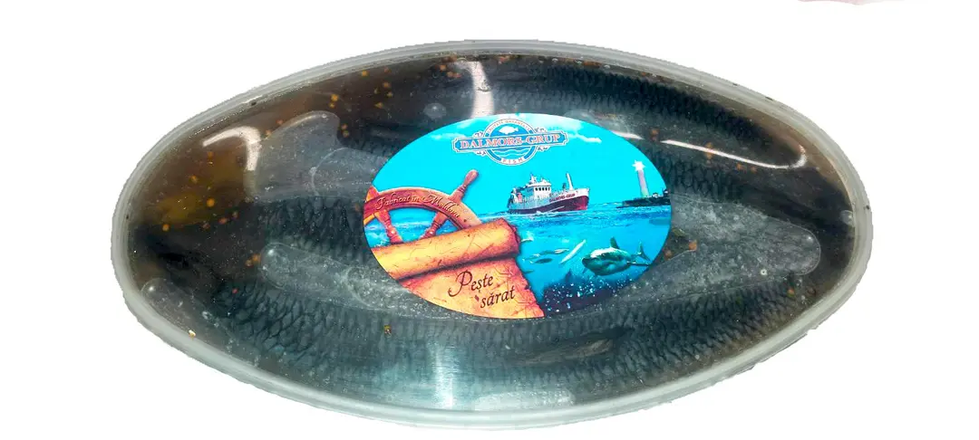 Hering slab-sărat eviscerat cu mirodenii